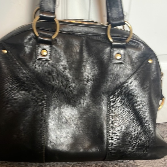 Vintage Authentic YSL, Pebbled leather Muse handbag with padlock key. - Picture 11 of 15